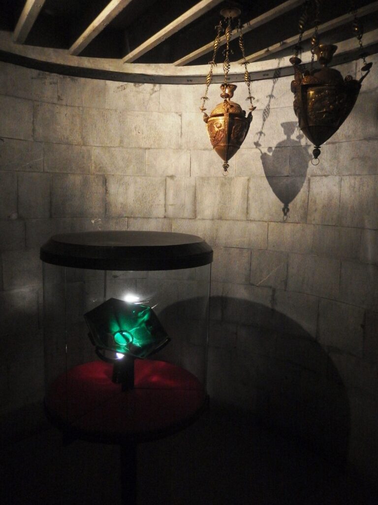 Il Sacro Catino nel Museo del Tesoro della Cattedrale di San Lorenzo a Genova