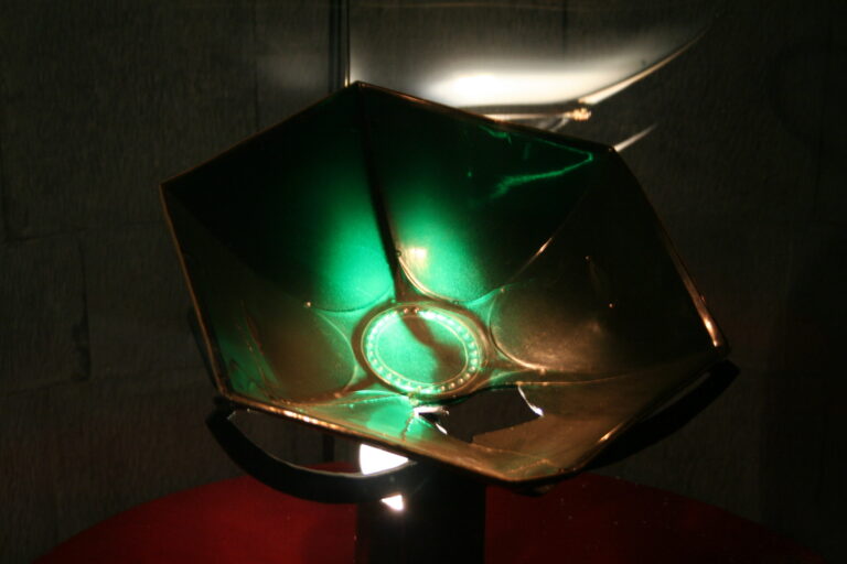 Il Sacro Catino di Genova, coppa esagonale in vetro romano verde del I secolo, custodito nel Museo del Tesoro della Cattedrale di San Lorenzo