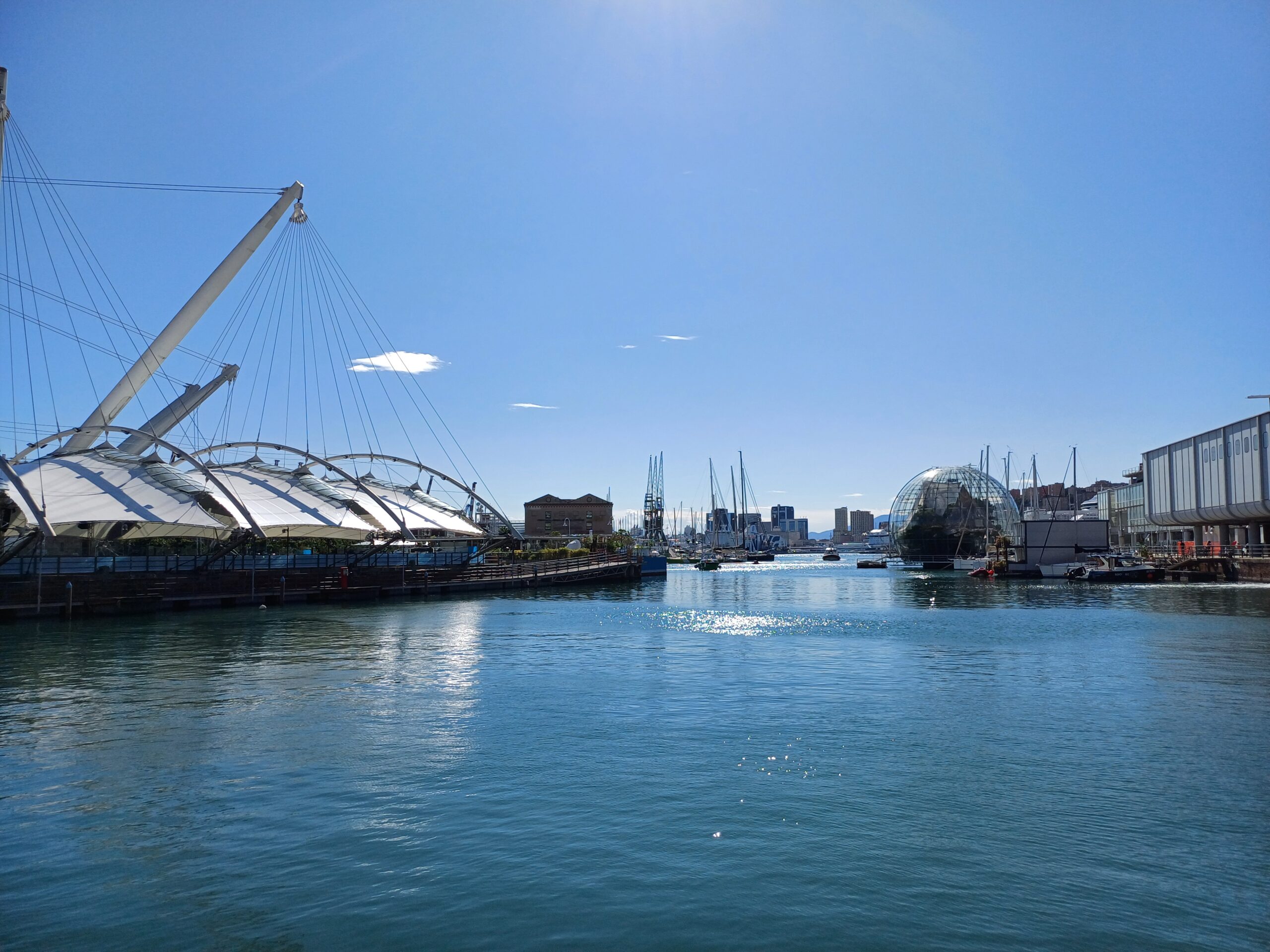 Il Porto Antico di Genova con il Bigo e la Biosfera di Renzo Piano