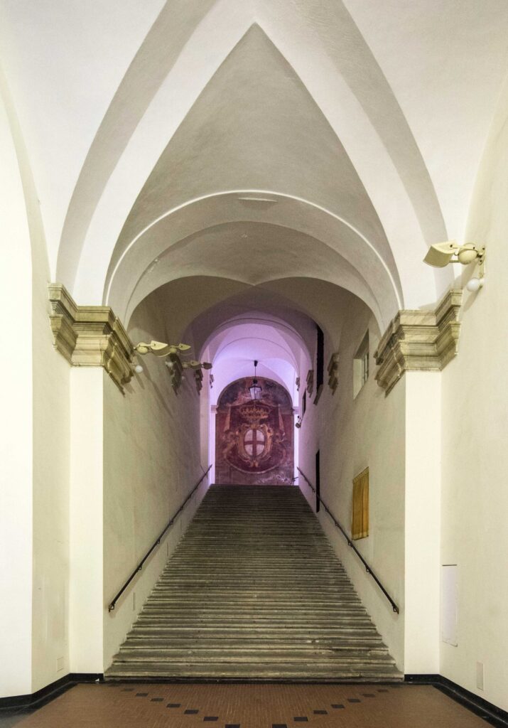 Lo scalone monumentale del Palazzo Ducale di Genova