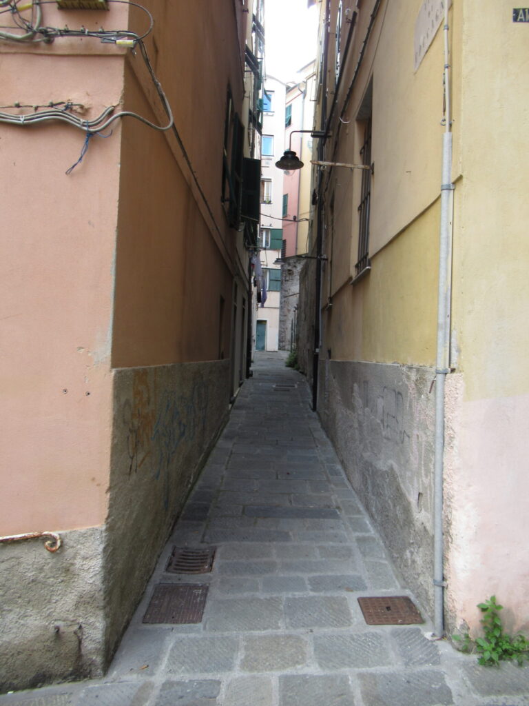 Vico di Coccagna, caruggio nel centro storico di Genova