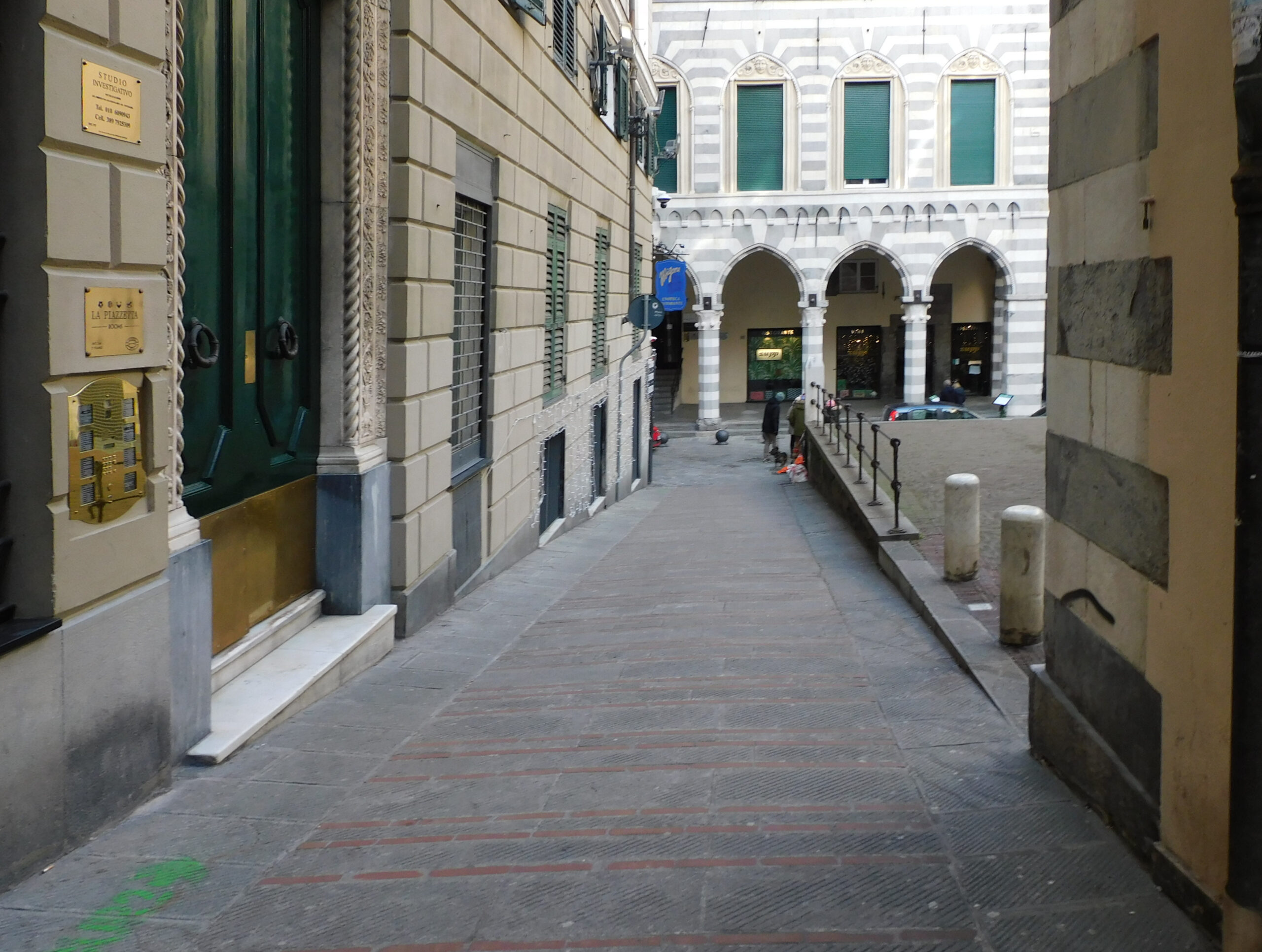Salita di San Matteo, the medieval alley climbing up to Piazza San Matteo in Genoa