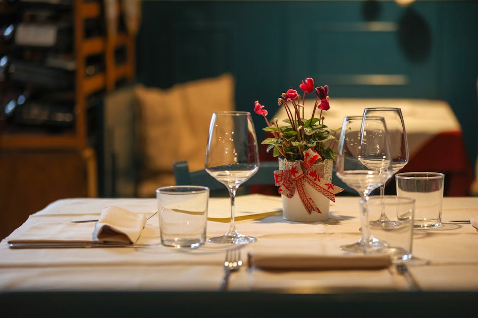 Tavola imbandita in un tipico agriturismo rustico dell'Appennino