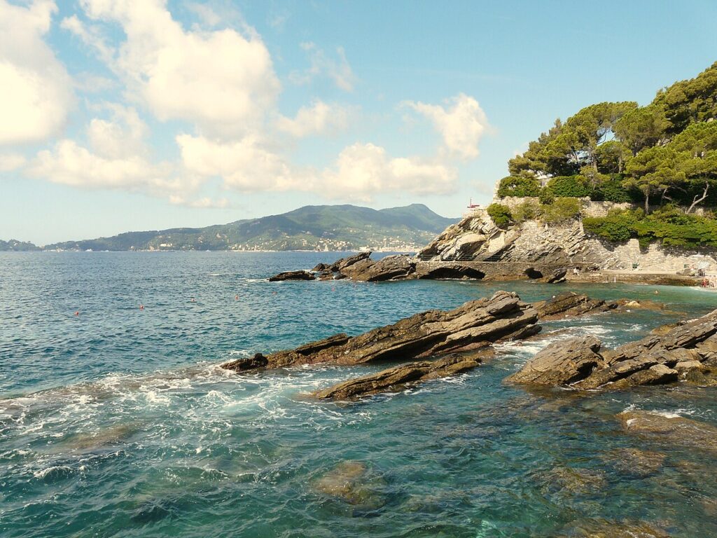 The seaside walk set into Zoagli's cliff