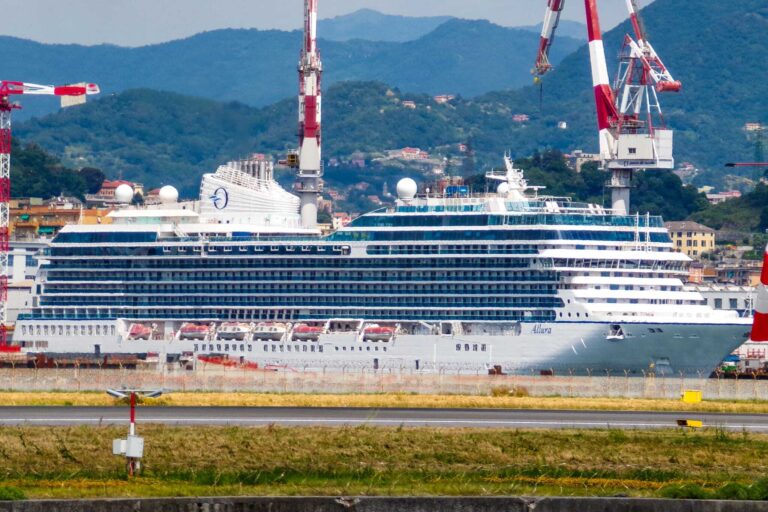 Nave da crociera Allura in costruzione al cantiere Fincantieri di Sestri Ponente, Genova