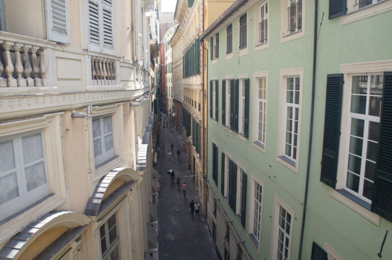 Via del Campo vista dall'alto nel centro storico di Genova