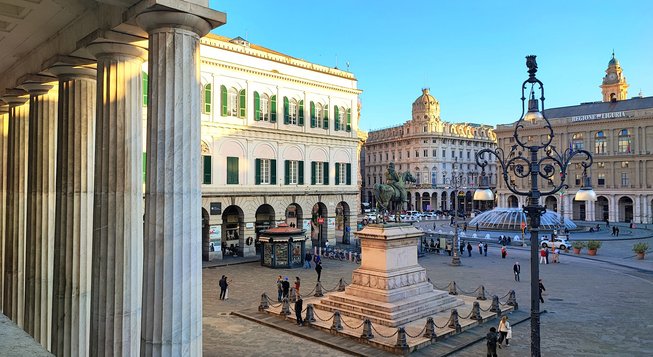 Aperitivi Felici: visite guidate al Teatro Carlo Felice con aperitivo